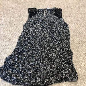 Sleeveless Maternity Shirt